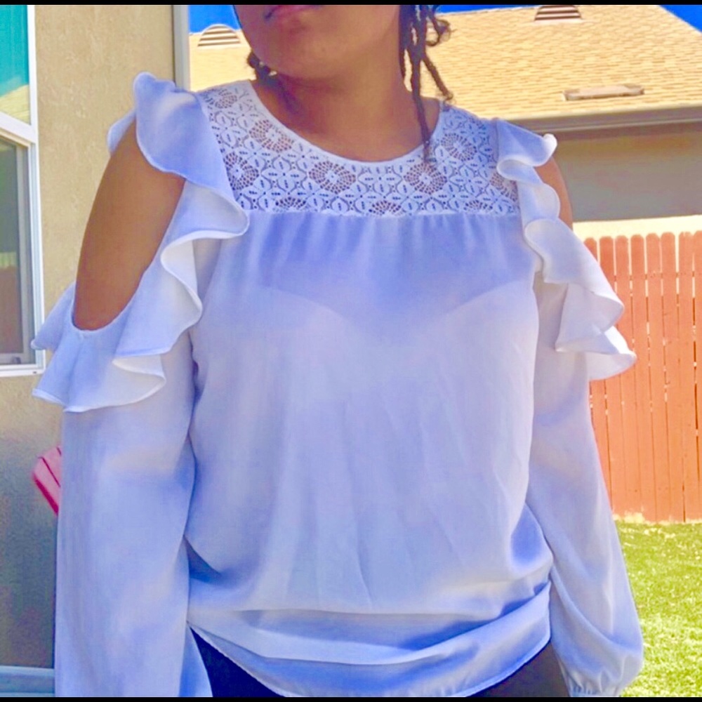 FREE SHIPPING Cold shoulder blouse. SIZE XL. $8